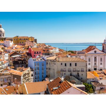 Lais Puzzle - Rote und blaue Gebäude im alten Alfama-Viertel von Lissabon, Portugal - 40, 100, 200, 500, 1.000 & 2.000 Teile
