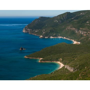 Lais Puzzle - Aussicht auf eine Bucht mit Booten im Naturpark Arrabida bei Setubal, Portugal; Konzept für Sommerurlaub und Reisen in Portugal - 40, 100, 200, 500, 1.000 & 2.000 Teile