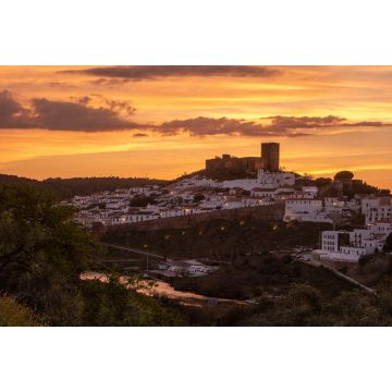 Lais Puzzle - Sonnenuntergang in Mertola, Dorf in Portugal und seine Burg. Dorf im Süden von Portugal in der Region Alentejo - 2.000 Teile