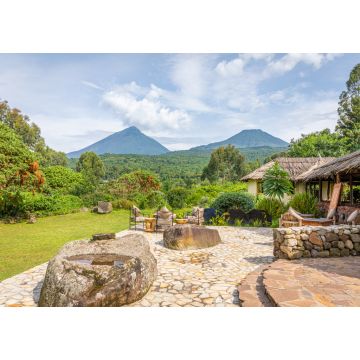 Lais Puzzle - Blick auf den Berg Sabyinyo und den Berg Gahinga, zwei der Vulkane im Volcanoes National Park in Ruanda. Das Bild wurde in Uganda stehend aufgenommen. - 1.000 Teile