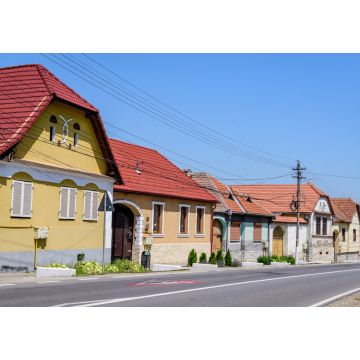 Lais Puzzle - Bunte alte Häuser in der Nähe der befestigten Kirche im Dorf Axente Sever im Kreis Sibiu (Hermannstadt) in der Region Siebenbürgen (Transilvania) in Rumänien an einem sonnigen Sommertag - 1.000 Teile
