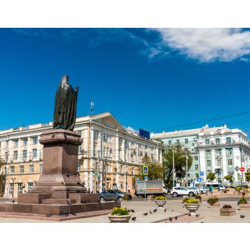 Lais Puzzle - Statue des Heiligen Dimitrij von Rostow auf dem Kathedralenplatz in Rostow-am-Don, Russland - 40, 100, 200, 500, 1.000 & 2.000 Teile