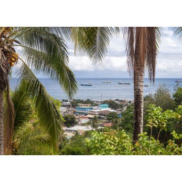 Lais Puzzle - Blick auf Schiffe im Iron Bottom Sound, über Chinatown und Kukum Highway in Honiara, Salomonen - 1.000 Teile