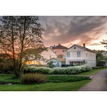 Lais Puzzle - Sonnenuntergang beleuchtet die Häuser in Molndal, Vorort von Göteborg, Schweden - 1.000 Teile