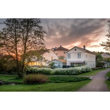 Lais Puzzle - Sonnenuntergang beleuchtet die Häuser in Molndal, Vorort von Göteborg, Schweden - 2.000 Teile