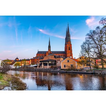 Lais Puzzle - Blick auf die Kathedrale von Uppsala bei Sonnenuntergang mit Spiegelung im Fluss Fyris in Schweden - 1.000 Teile