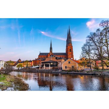 Lais Puzzle - Blick auf die Kathedrale von Uppsala bei Sonnenuntergang mit Spiegelung im Fluss Fyris in Schweden - 2.000 Teile