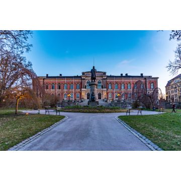 Lais Puzzle - Sonnenuntergangsansicht der Statue von Erik Gustaf Geijer vor der Universität von Uppsala in Schweden - 2.000 Teile