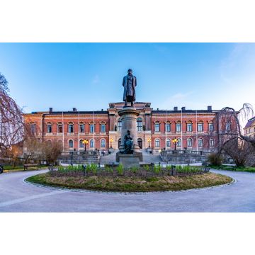Lais Puzzle - Sonnenuntergangsansicht der Statue von Erik Gustaf Geijer vor der Universität von Uppsala in Schweden - 2.000 Teile