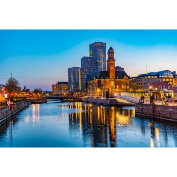 Lais Puzzle - Blick auf die Skyline von Malmö bei Sonnenuntergang, dominiert von der World Maritime University, Schweden - 2.000 Teile