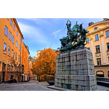 Lais Puzzle - Die Statue des Heiligen Georg und des Drachen und die farbenfrohe Straße im Herbst in Gamla Stan, der Altstadt von Stockholm, Schweden - 2.000 Teile