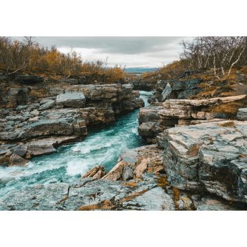 Lais Puzzle - rauer Fluss in der Schlucht des Abisko-Nationalparks im polaren Schweden im goldenen Herbst vor der Kulisse der Berge - 1.000 Teile