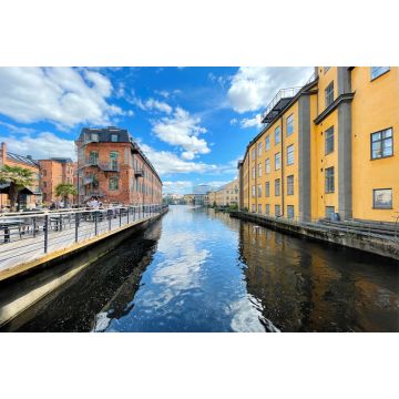 Lais Puzzle - Blick über den Fluss Motala Ström auf die Altstadt von Norrköping, Schweden - 2.000 Teile