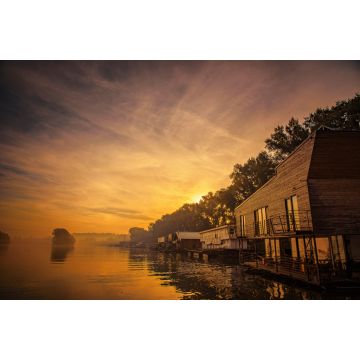 Lais Puzzle - Erstaunlicher Sonnenaufgang und aufgereihte Wasserhäuser am Ufer des Flusses Sava in Belgrad - 2.000 Teile