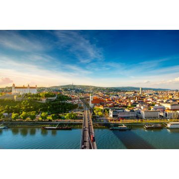Lais Puzzle - Luftaufnahme von Bratislava mit Blick auf die Altstadt mit der Kathedrale St. Martin, dem Burgberg und der Donau bei Sonnenuntergang in der Slowakei - 2.000 Teile