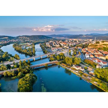 Lais Puzzle - Blick auf den Fluss Vah in Trencin, Slowakei - 1.000 Teile