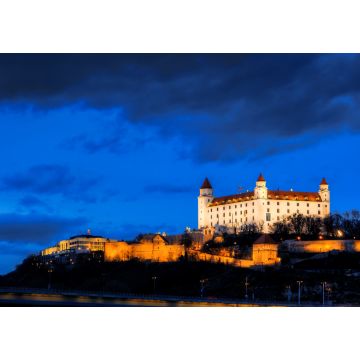 Lais Puzzle - Nächtlicher Blick auf die Burg von Bratislava vom Fluss aus mit dramatischem Sonnenuntergang, Slowakei - 1.000 Teile