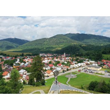 Lais Puzzle - Luftaufnahme der Janosik-Statue im Dorf Terchova in der Slowakei - 1.000 Teile