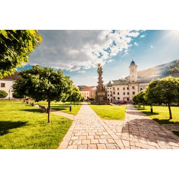 Lais Puzzle - Historischer Stadtplatz in der Bergbaustadt Kremnica in der Slowakei. Aussicht auf die Burg und die St. Katharinen-Kirche in der Stadt - 2.000 Teile