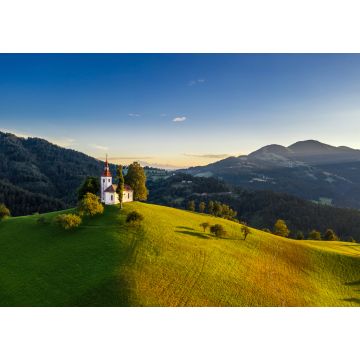 Lais Puzzle - Skofja Loka, Slowenien - Luftaufnahme der schönen Bergkirche Sveti Tomaz (St. Thomas) - 1.000 Teile