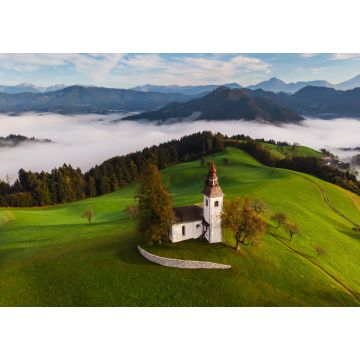 Lais Puzzle - Herbstlandschaft einer schönen Kirche auf dem Gipfel eines Hügels, in Slowenien - 1.000 Teile