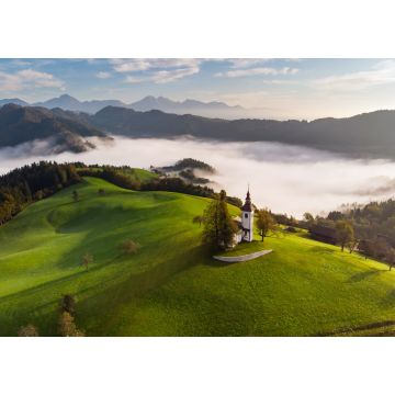 Lais Puzzle - Herbstlandschaft einer schönen Kirche auf dem Gipfel eines Hügels in Slowenien - 1.000 Teile