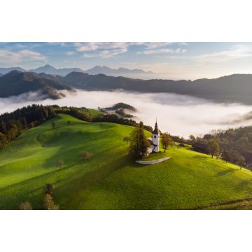 Lais Puzzle - Herbstlandschaft einer schönen Kirche auf dem Gipfel eines Hügels in Slowenien - 2.000 Teile