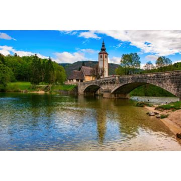 Lais Puzzle - Blick auf die Steinbrücke und die Kirche St. Johannes der Täufer am Bohinjer See, Slowenien - 2.000 Teile