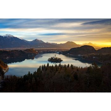 Lais Puzzle - Luftaufnahme des Bleder Sees und der Julischen Alpen, mit der Wallfahrtskirche Mariä Himmelfahrt bei Sonnenaufgang, Slowenien - 2.000 Teile