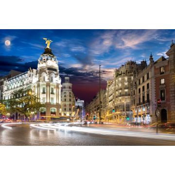 Lais Puzzle - Gran Via Einkaufsstraße in Madrid nach Sonnenuntergang mit Vollmond - 2.000 Teile