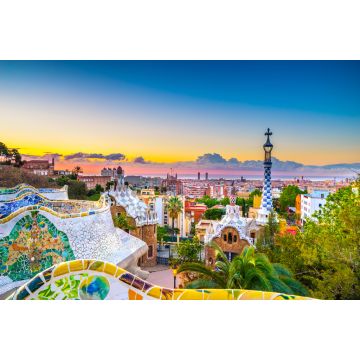Lais Puzzle - Blick auf Mosaikfliesen und das Stadtbild von Barcelona im Park Guell bei Sonnenuntergang | Spanien - 2.000 Teile