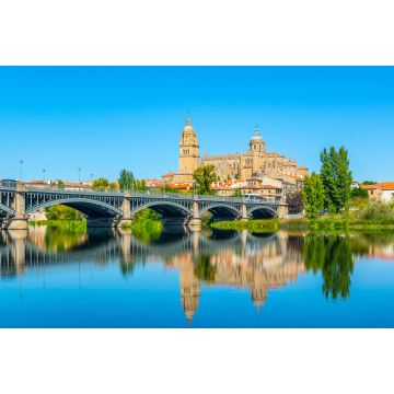 Lais Puzzle - Die Kathedrale von Salamanca spiegelt sich hinter der Brücke von Enrique Esteven am Fluss Tormes, Spanien - 2.000 Teile