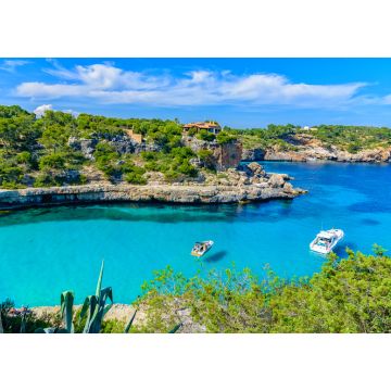 Lais Puzzle - Sommerurlaubsszene mit Booten auf dem türkisfarbenen Meer von Mallorca am Strand von Cala Llombards, Palma de Mallorca in Spanien - 1.000 Teile