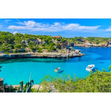 Lais Puzzle - Sommerurlaubsszene mit Booten auf dem türkisfarbenen Meer von Mallorca am Strand von Cala Llombards, Palma de Mallorca in Spanien - 2.000 Teile