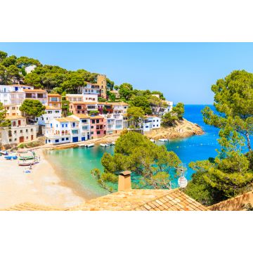 Lais Puzzle - Blick auf den Strand im Fischerdorf Sa Tuna mit bunten Häusern am Ufer, Costa Brava, Katalonien, Spanien - 2.000 Teile