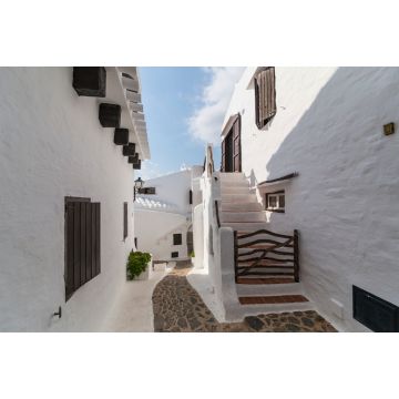 Lais Puzzle - Die engen und weißen Straßen von Binibequer auf der Insel Menorca, Balearen, Spanien - 2.000 Teile