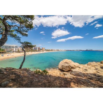 Lais Puzzle - Blick auf den Strand von Palamós mit einigen weißen Wolken, Girona - 1.000 Teile