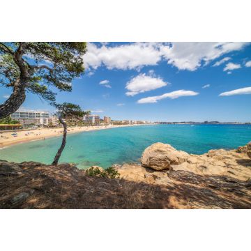 Lais Puzzle - Blick auf den Strand von Palamós mit einigen weißen Wolken, Girona - 2.000 Teile
