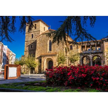 Lais Puzzle - Aviles - Spanien. Straßen der Stadt, Colegio San Nicolás de Bari, Iglesia de Santo Tomás de Canterbury, Sidrerias. Schöne Stadtstraßen in Aviles - Spanien - 1.000 Teile