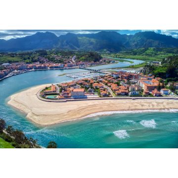 Lais Puzzle - Panoramablick auf die Stadt Ribadesella. Asturien, Spanien - 2.000 Teile