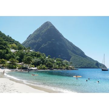 Lais Puzzle - Die Piton-Berge Gros Piton und Petit Piton in einem üppigen grünen Wald neben dem blauen Ozean auf der Insel St. Lucia in der Karibik - 1.000 Teile