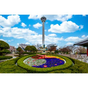 Lais Puzzle - Busan Turm mit blauem Himmel Hintergrund, Schönes Wahrzeichen in Busan City, Yongdusan Park, Busan, Südkorea - 2.000 Teile