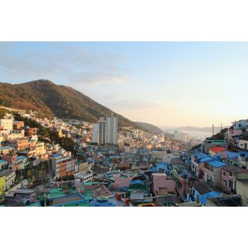 Lais Puzzle - Das Kulturdorf Gamcheon mit seinen treppenförmig angelegten Häusern an den Ausläufern eines Küstenbergs bei Sonnenuntergang im Herbst, Busan, Südkorea - 2.000 Teile