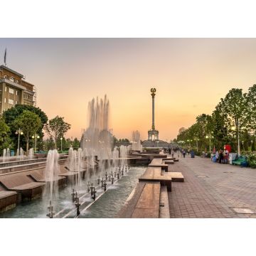 Lais Puzzle - Springbrunnen und Unabhängigkeitsdenkmal in Duschanbe, der Hauptstadt Tadschikistans - 1.000 Teile