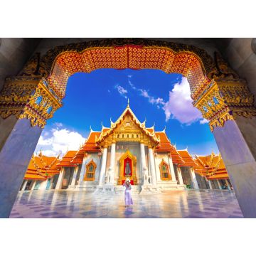 Lais Puzzle - Asiatische Frau besichtigt die Schönheit des Wat Benchamabophit, Bangkok, Thailand - 1.000 Teile