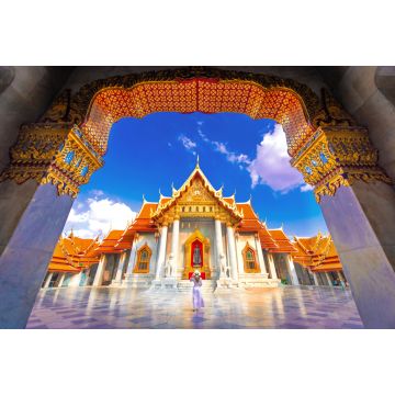 Lais Puzzle - Asiatische Frau besichtigt die Schönheit des Wat Benchamabophit, Bangkok, Thailand - 2.000 Teile