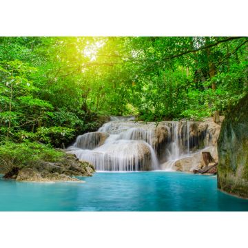 Lais Puzzle - Wasserfall im tiefen Wald am Erawan-Wasserfall, schöner Wasserfall mit Sonnenlichtstrahlen im tiefen Wald, Erawan-Nationalpark in Kanchanaburi, Thailand - 1.000 Teile