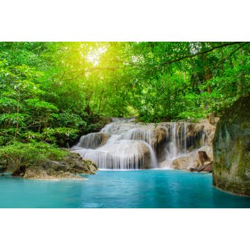 Lais Puzzle - Wasserfall im tiefen Wald am Erawan-Wasserfall, schöner Wasserfall mit Sonnenlichtstrahlen im tiefen Wald, Erawan-Nationalpark in Kanchanaburi, Thailand - 2.000 Teile