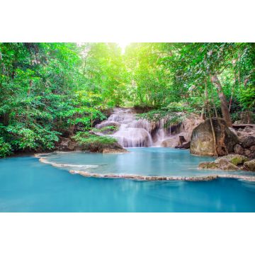 Lais Puzzle - Wasserfall im tiefen Wald am Erawan-Wasserfall, schöner Wasserfall mit Sonnenlichtstrahlen im tiefen Wald, Erawan-Nationalpark in Kanchanaburi - 2.000 Teile