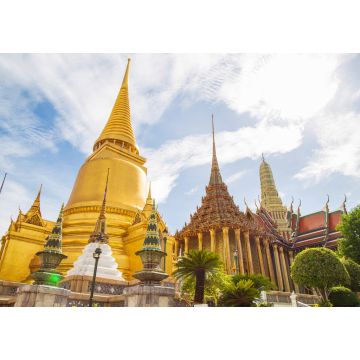 Lais Puzzle - Bild im Inneren des Smaragd-Buddha-Tempels und des Großen Palastes mit der großen Pagode und der Kirche gegen den Himmel, Dies ist ein wichtiger buddhistischer Tempel und ein berühmtes Touristenziel in Bangkok - 1.000 Teile